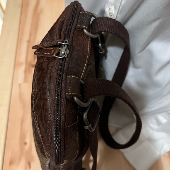 Jack Rogers Hornback Croco Convertible Backpack/Crossbody NWOT - Picture 11 of 15